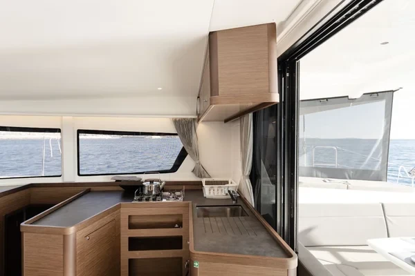 Lagoon 42 - Boatscribe.com