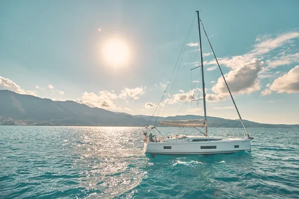 Oceanis 46.1 - Boatscribe.com