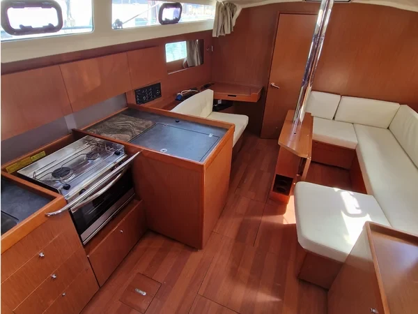 Oceanis 41.1 - Boatscribe.com