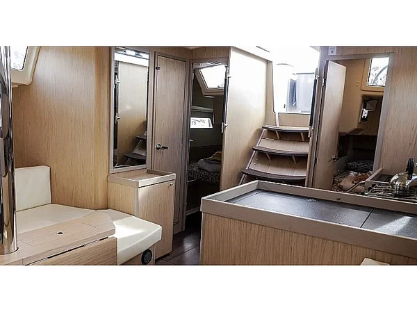 Oceanis 41.1 - Boatscribe.com