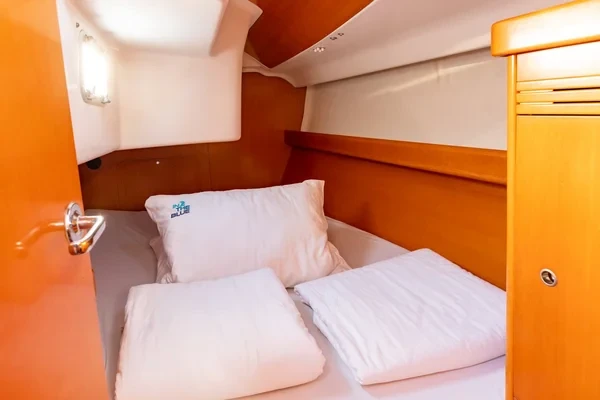 First 40.7 - Boatscribe.com