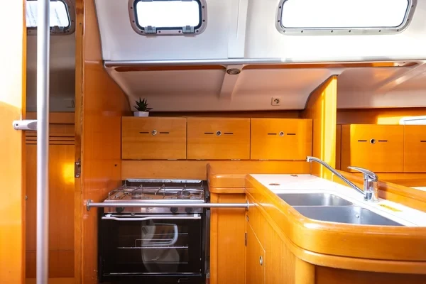 First 40.7 - Boatscribe.com