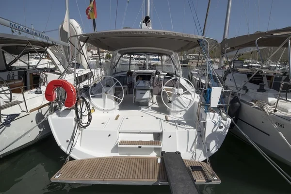 Oceanis 41.1 - Boatscribe.com