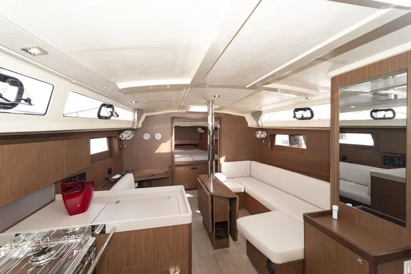 Oceanis 41.1 - Boatscribe.com