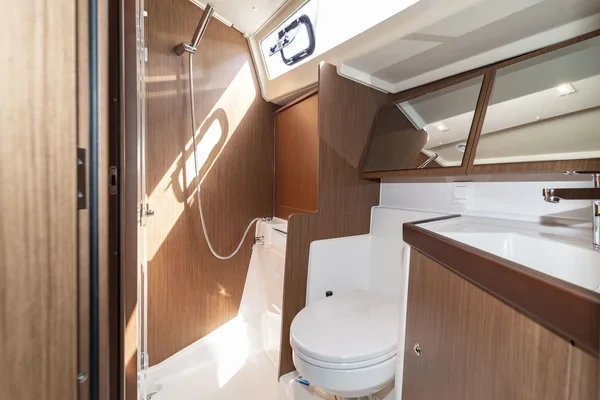 Oceanis 41.1 - Boatscribe.com