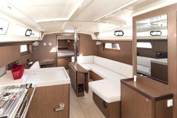 Oceanis 41.1 - Boatscribe.com