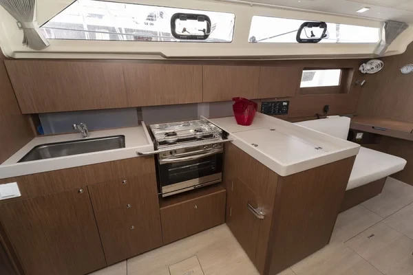Oceanis 41.1 - Boatscribe.com