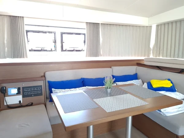 Lagoon 40 - Boatscribe.com