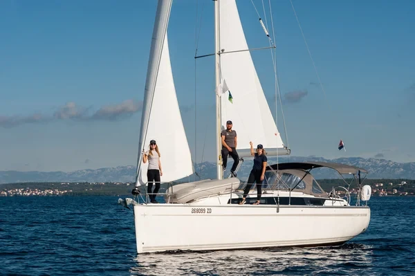 Bavaria Cruiser 34 Style - Boatscribe.com