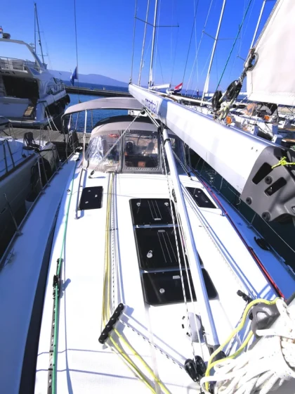 Bavaria 37 Cruiser - Boatscribe.com
