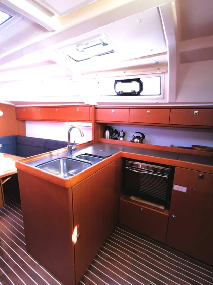 Bavaria 37 Cruiser - Boatscribe.com