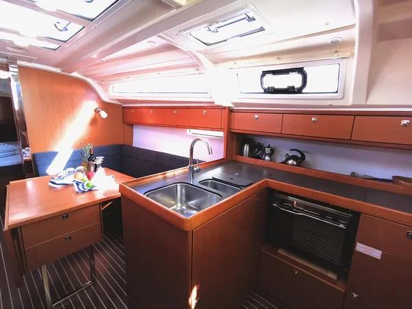 Bavaria 37 Cruiser - Boatscribe.com