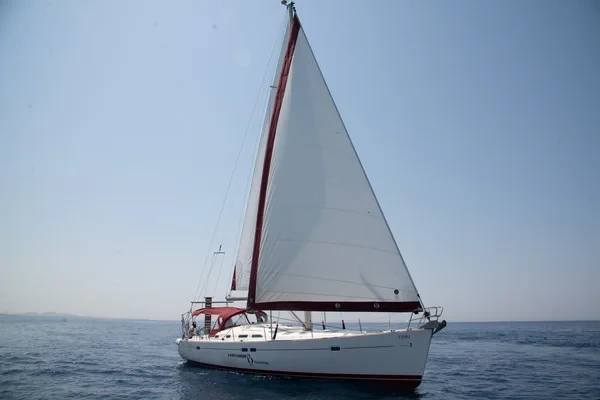 Oceanis 473 - Boatscribe.com