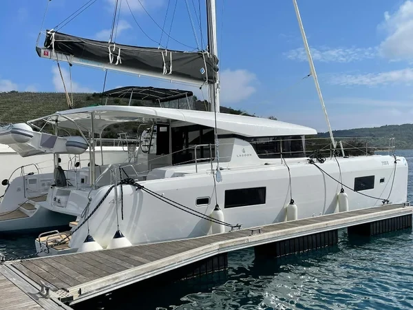 Lagoon 42 - Boatscribe.com
