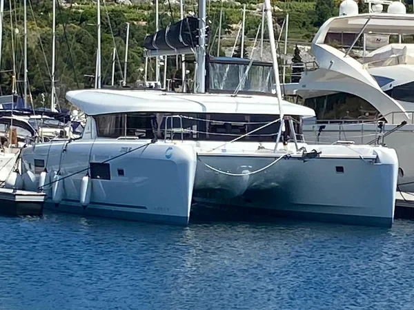 Lagoon 42 - Boatscribe.com
