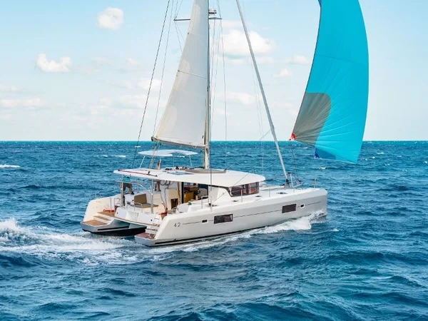 Lagoon 42 - Boatscribe.com