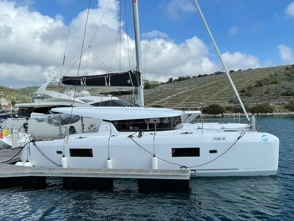 Lagoon 42 - Boatscribe.com