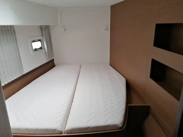 Lagoon 42 - Boatscribe.com