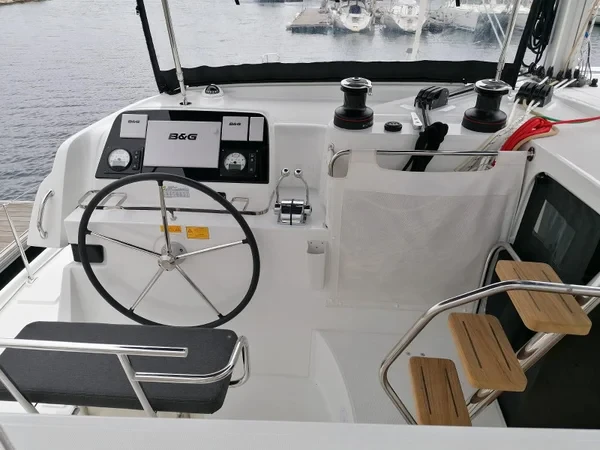 Lagoon 42 - Boatscribe.com