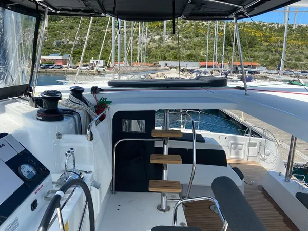 Lagoon 42 - Boatscribe.com