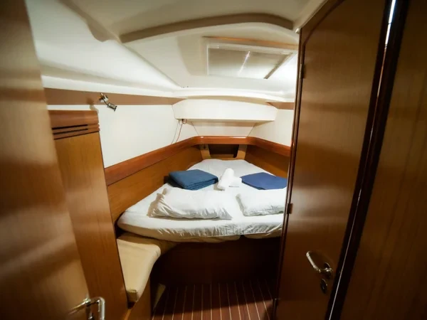 Sun Odyssey 42i - Boatscribe.com