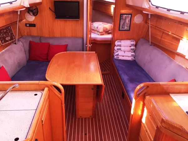Bavaria 34 Cruiser - Boatscribe.com
