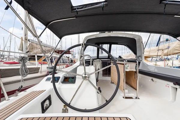 Oceanis 41.1 - Boatscribe.com