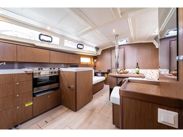 Oceanis 41.1 - Boatscribe.com