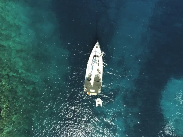 Oceanis 46.1 - Boatscribe.com