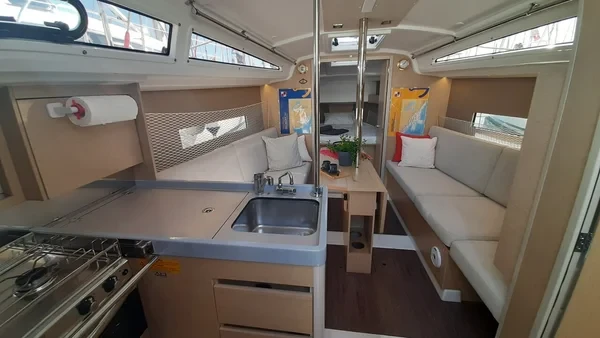 Oceanis 30.1 - Boatscribe.com