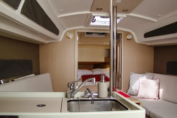 Oceanis 30.1 - Boatscribe.com