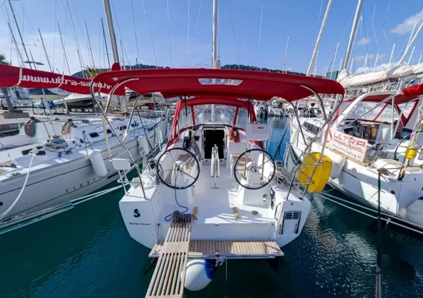 Oceanis 30.1 - Boatscribe.com