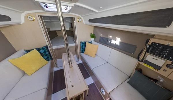 Oceanis 30.1 - Boatscribe.com