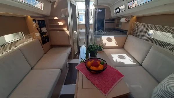 Oceanis 30.1 - Boatscribe.com