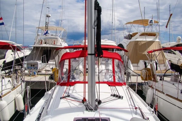 Oceanis 30.1 - Boatscribe.com