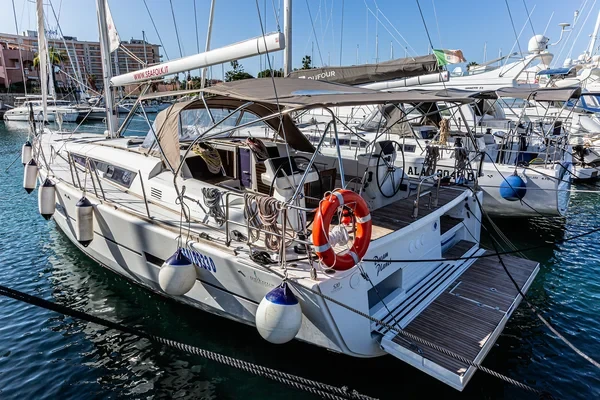 Dufour 520 GL - Boatscribe.com