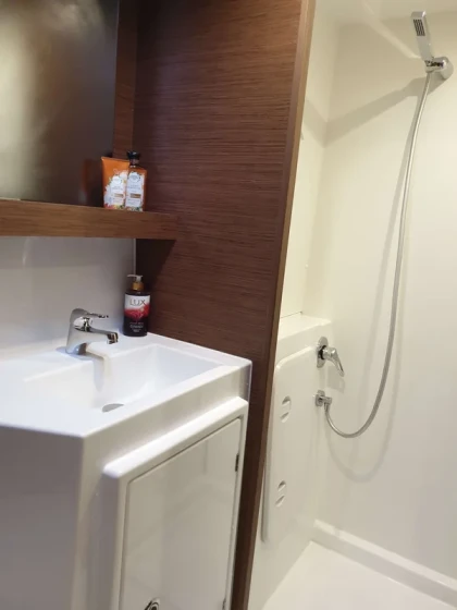 Lagoon 42 - Boatscribe.com