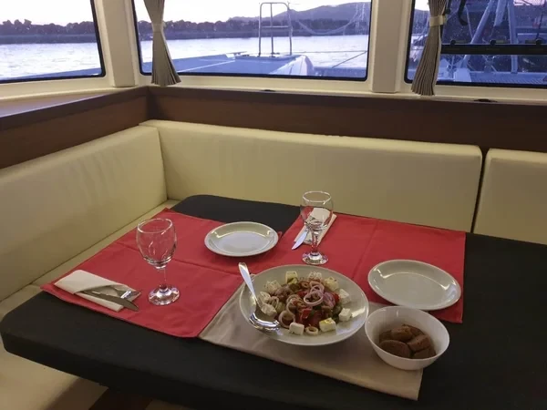 Lagoon 42 - Boatscribe.com