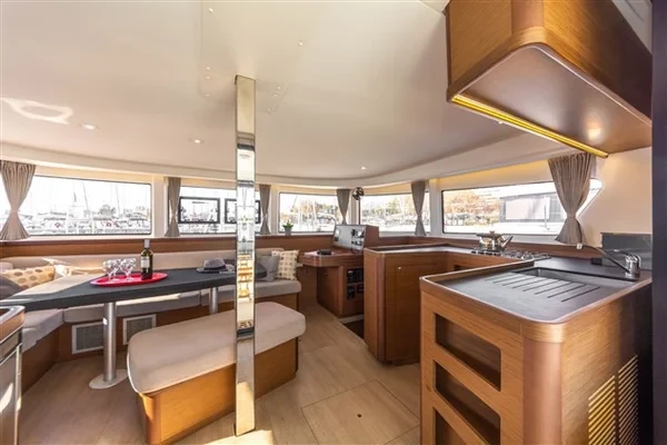 Lagoon 42 - Boatscribe.com