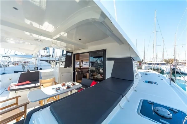 Lagoon 42 - Boatscribe.com