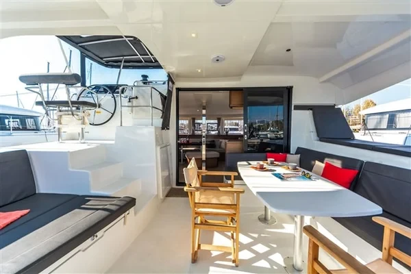 Lagoon 42 - Boatscribe.com