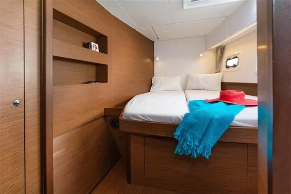 Lagoon 42 - Boatscribe.com