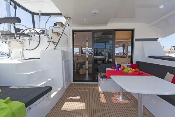 Lagoon 42 - Boatscribe.com