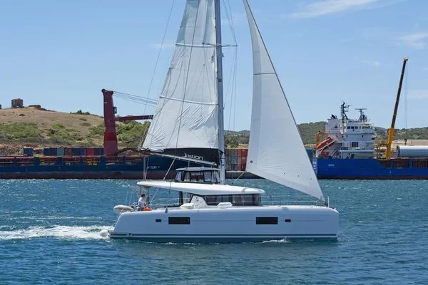Lagoon 42 - Boatscribe.com