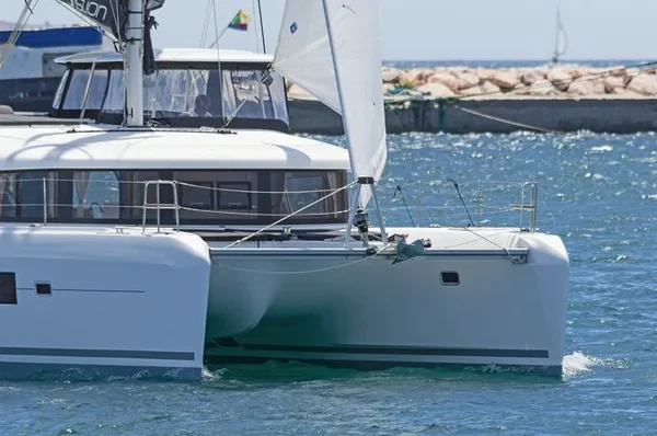Lagoon 42 - Boatscribe.com