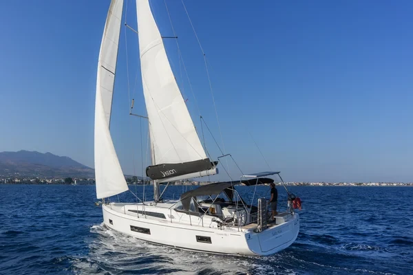 Oceanis 46.1 - Boatscribe.com