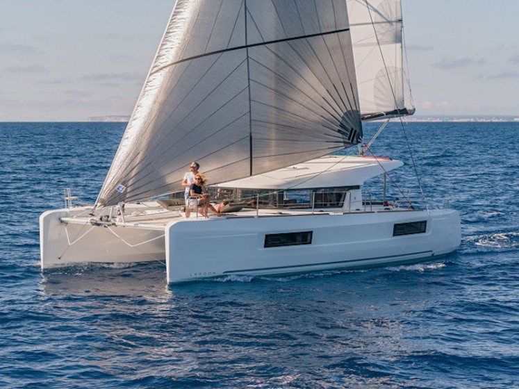 Lagoon 40 - Boatscribe.com