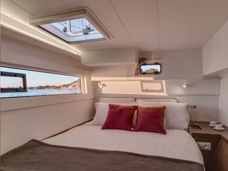 Lagoon 40 - Boatscribe.com