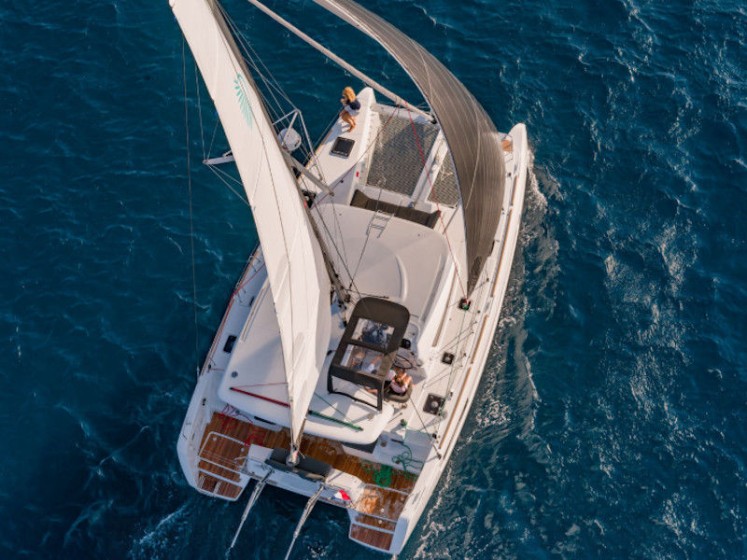 Lagoon 40 - Boatscribe.com