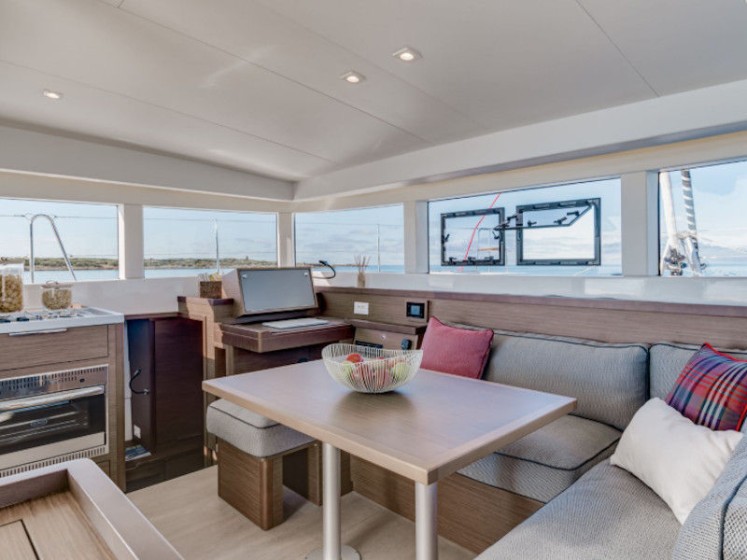 Lagoon 40 - Boatscribe.com